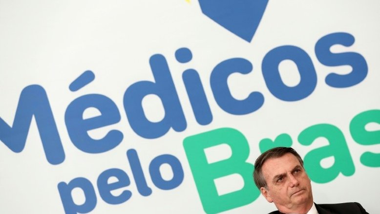 Bolsonaro diz que médicos cubanos queriam implantar guerrilha no Brasil