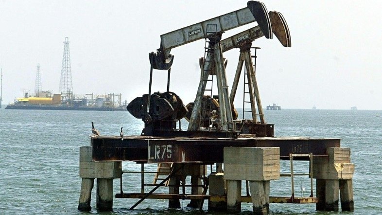 Pesquisa aponta que 80% das petroleiras reduziram produção na Venezuela