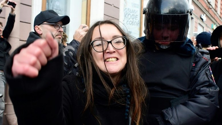 Comunidade gay da Rússia teme a 'caça aos homossexuais'