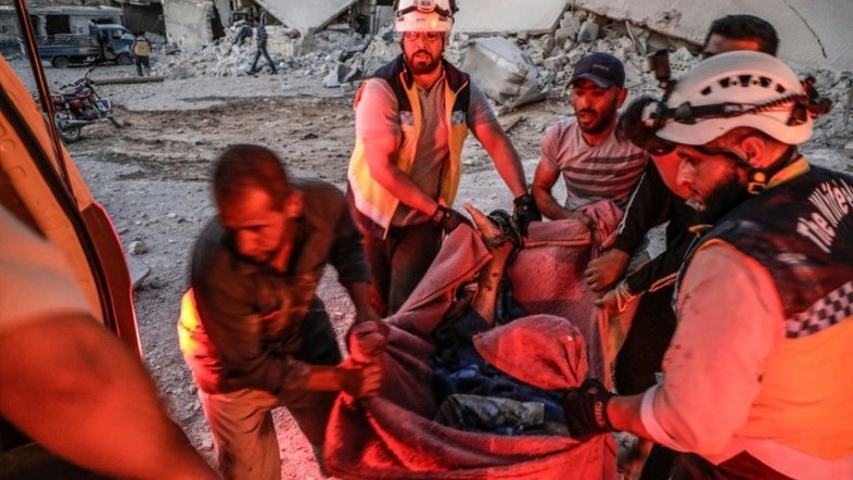 Ataques aéreos do regime sírio e da Rússia matam 15 civis em Idlib