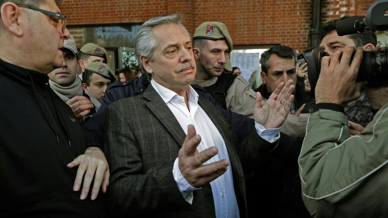 Bolsonaro é 'conjuntura', diz candidato kirchnerista favorito à presidência argentina