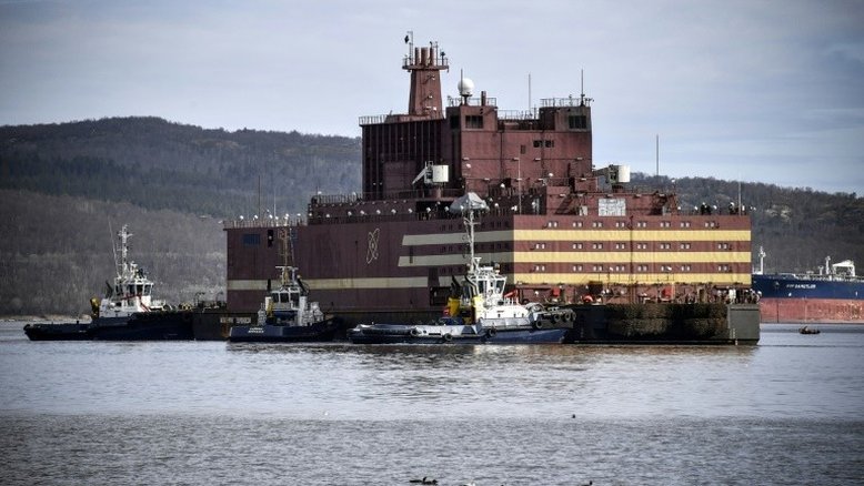 Primeira central nuclear flutuante se prepara para cruzar o Ártico