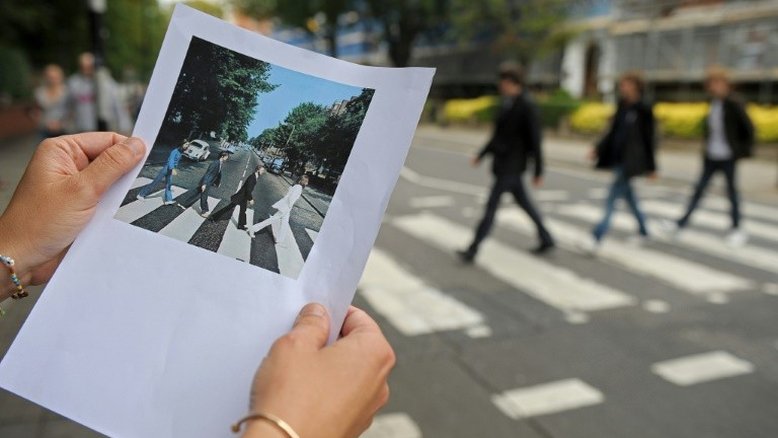 Fãs dos Beatles comemoram os 50 anos da foto em Abbey Road