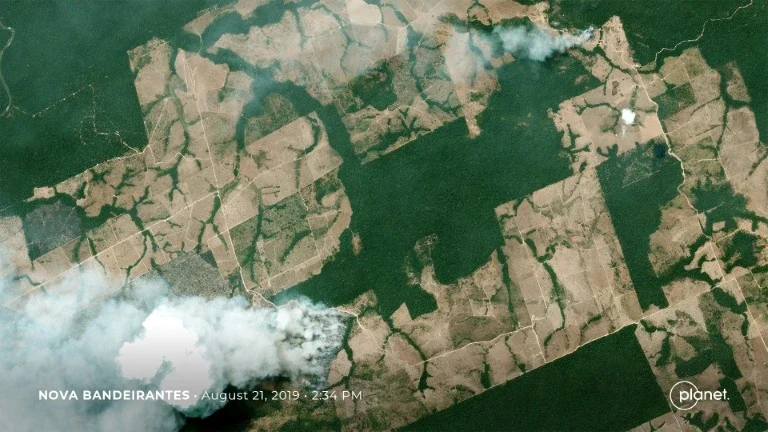 Centenas de novos incêndios são declarados na Amazônia em meio a clamor mundial contra Bolsonaro