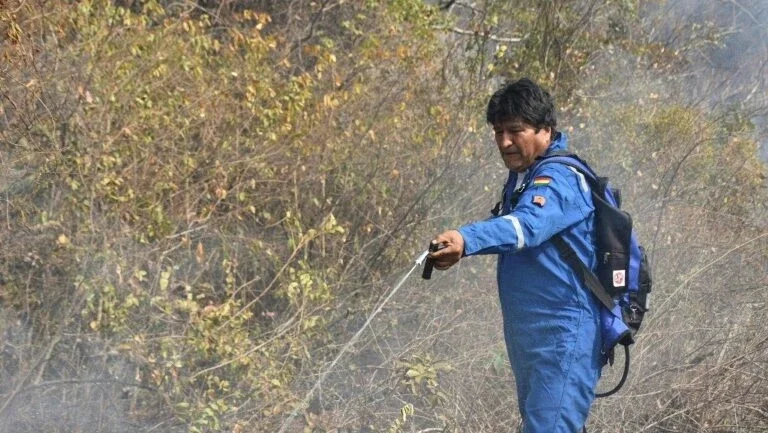 Críticas por incêndios na Bolívia põem em xeque reeleição de Morales