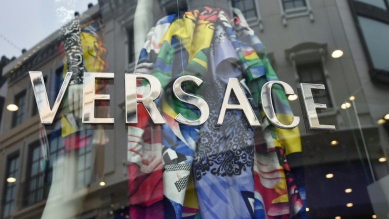 Versace, Givenchy e Coach pedem desculpas por roupas que irritaram a China