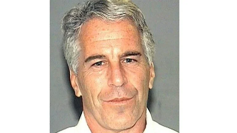 Necropsia confirma que bilionário Epstein se enforcou