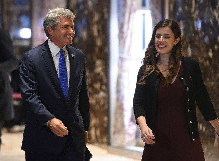 Assistente pessoal de Trump renuncia após comentários imprudentes ...