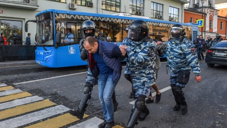 Kremlin defende resposta policial às manifestações de Moscou