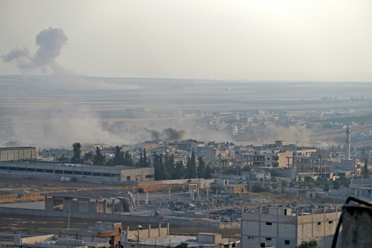 Forças do regime sírio entram em cidade-chave do noroeste do país