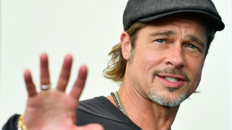Mulher cai em golpe e perde R$ 896 mil ao se relacionar com 'fake' de Brad Pitt