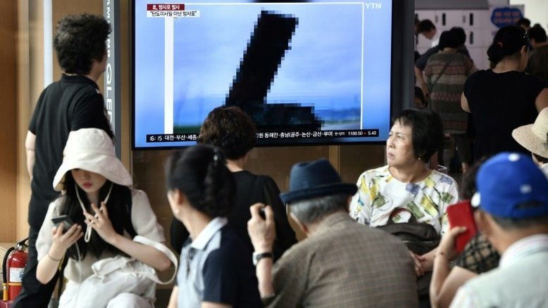 Coreia do Norte divulga imagens de lançamento de novo míssil balístico