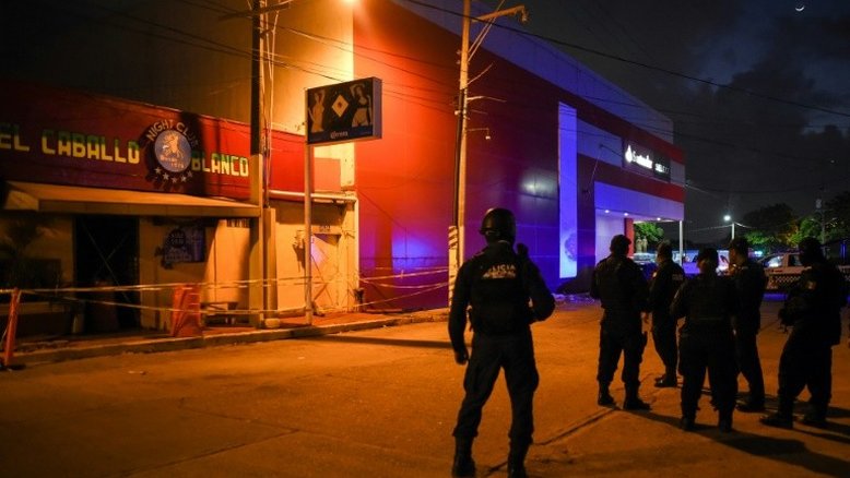 Incêndio criminoso em bar deixa 28 mortos no México