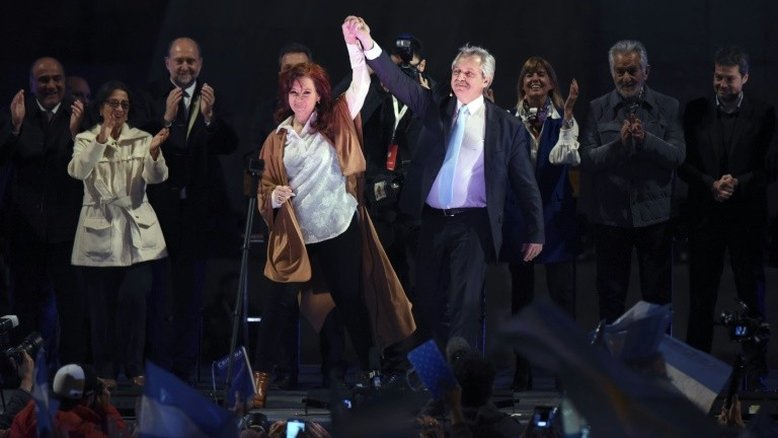 Vitória do kirchnerismo leva pânico ao mercado argentino e afeta o Brasil