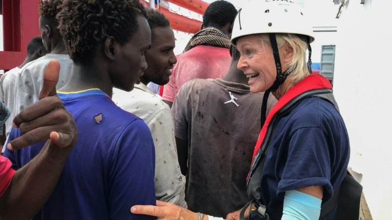 Navio 'Ocean Viking' resgata mais 80 migrantes frente ao litoral líbio