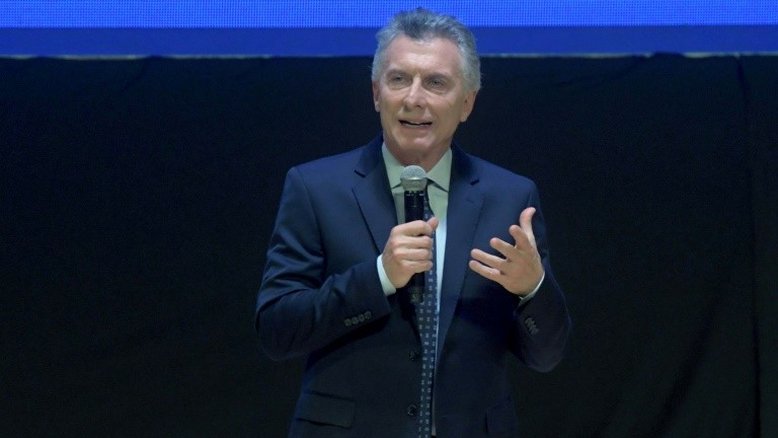 Eleitores de Macri marcham em apoio à sua reeleição na Argentina
