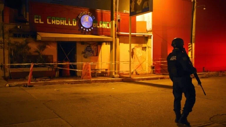 Incêndio em bar deixa 23 mortos no México e autoridades investigam ataque