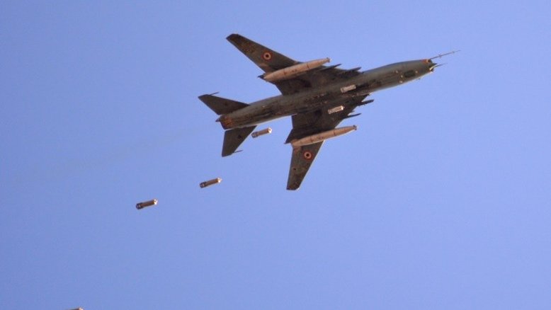 Jihadistas derrubam avião do regime sírio e capturam piloto