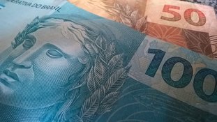A proposta original recebeu cerca de 300 emendas, algumas delas sem relação direta com o tema.