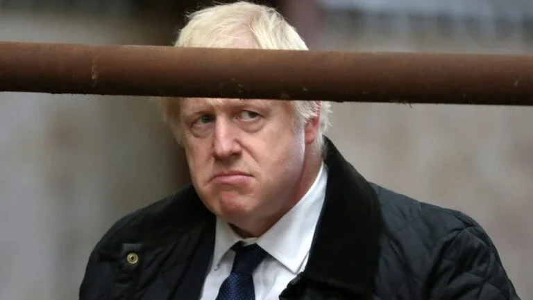 Boris Johnson em clima de campanha eleitoral apesar da oposição do Parlamento