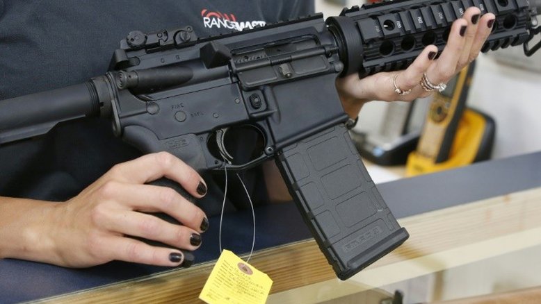 Colt deixa de fabricar fuzis AR-15 para civis nos EUA