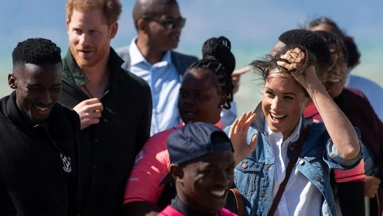 Harry e Meghan visitam projetos sociais na África do Sul