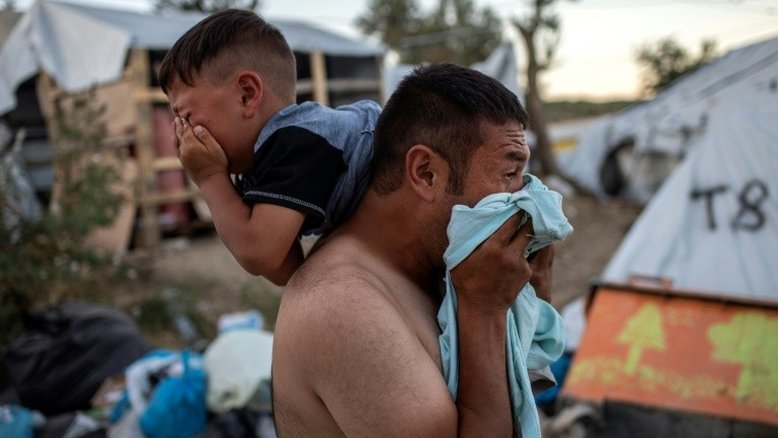 Incêndio deixa vítimas em campo de migrantes na Grécia