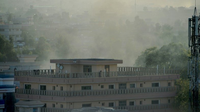 Atentado suicida em prédio oficial mata quatro no Afeganistão