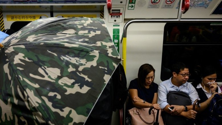 Protestos no metrô de Hong Kong e convocação de greve geral