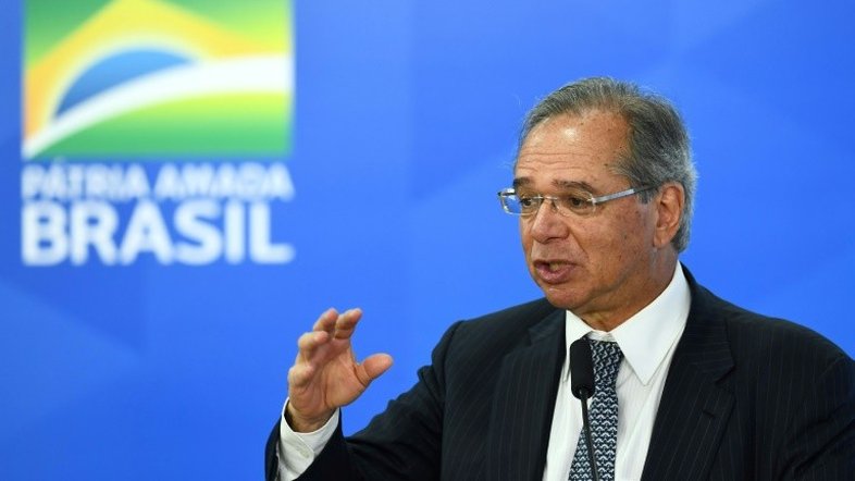 Em nota, Economia pede desculpas por fala de Guedes sobre Brigitte Macron