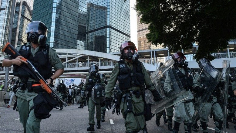 AI critica uso excessivo da força por policiais de Hong Kong contra manifestantes