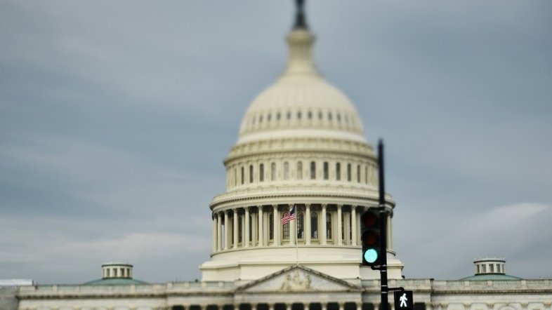 Congresso dos EUA retoma atividades com armas no topo da agenda