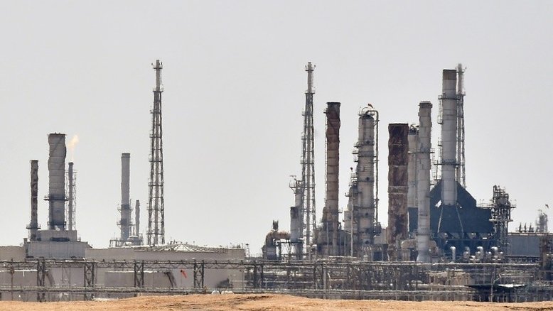 Cotação do petróleo dispara e países pedem moderação após ataques a instalações sauditas