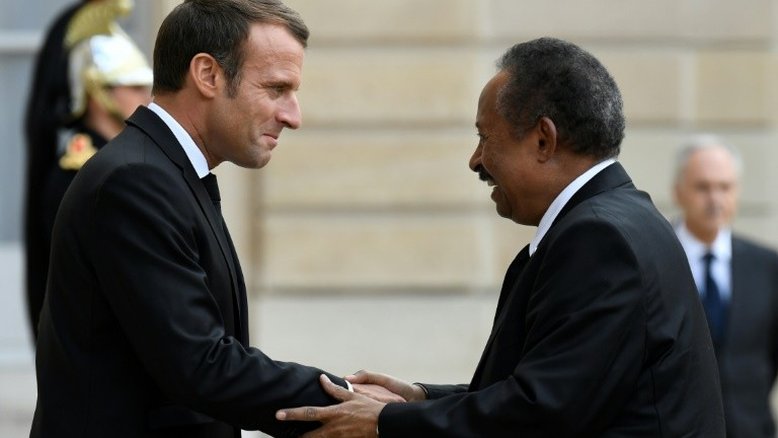 Premier do Sudão e líder rebelde de Darfur se reúnem em Paris