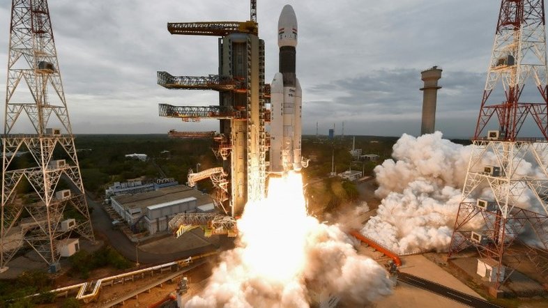 Missão lunar indiana avança com separação de orbitador e módulo de pouso