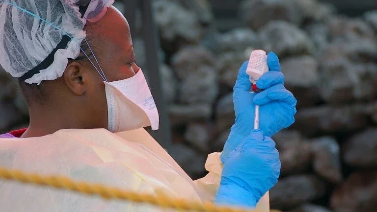 República Democrática do Congo introduz nova vacina contra ebola