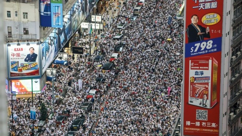 Hong Kong: 100 dias de protestos marcados por determinação e criatividade