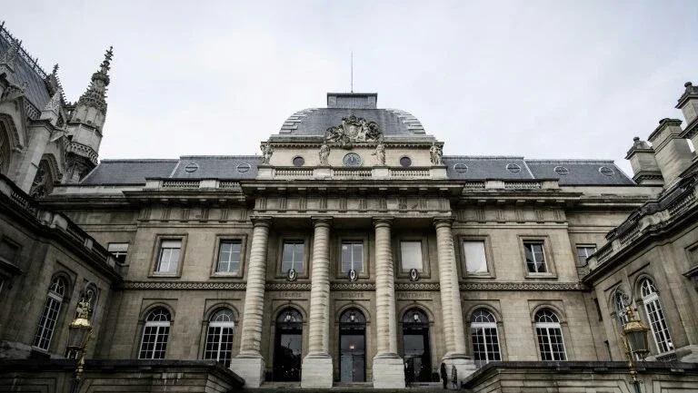 Começa na França julgamento de suspeitas de ataque frustrado perto da Notre-Dame