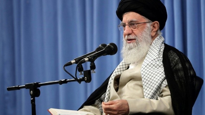 Guia supremo iraniano descarta negociar com EUA em plena tensão com Riad