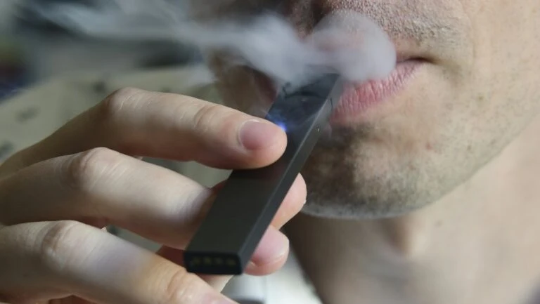Anvisa mantém proibição de cigarros eletrônicos no Brasil