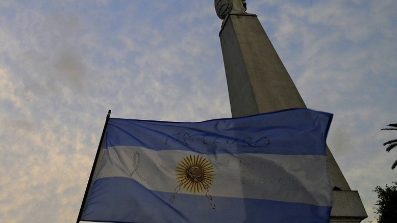 Argentina cancela congelamento e sobe preço da gasolina