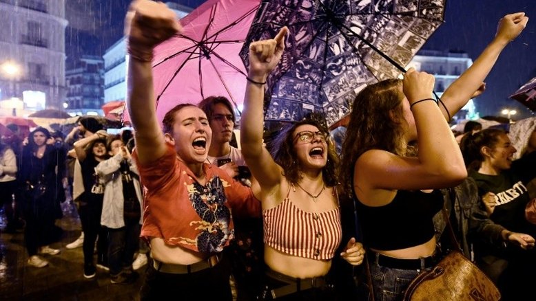 Manifestantes levantam a voz contra violência machista na Espanha