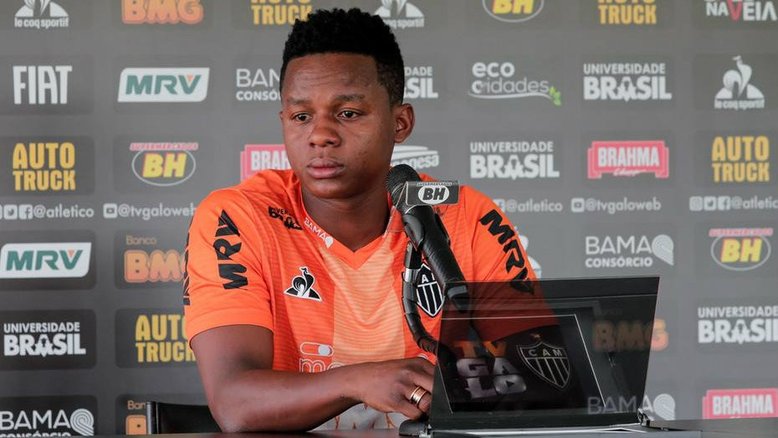 'Respostas virão quando a bola rolar', diz Cazares após multa por organizar festa