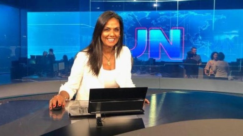 Bronzeado de apresentadora chama atenção no Jornal Nacional
