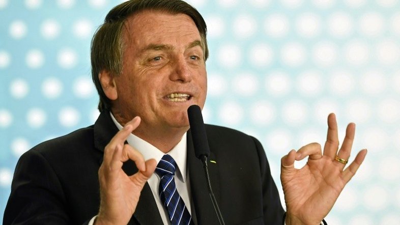Bolsonaro diz que sancionará projeto que amplia posse de arma no campo