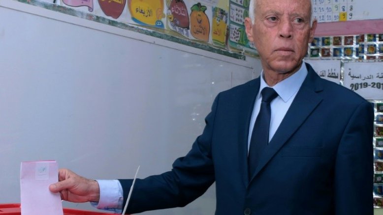 Empresário preso e professor universitário agitam presidenciais na Tunísia