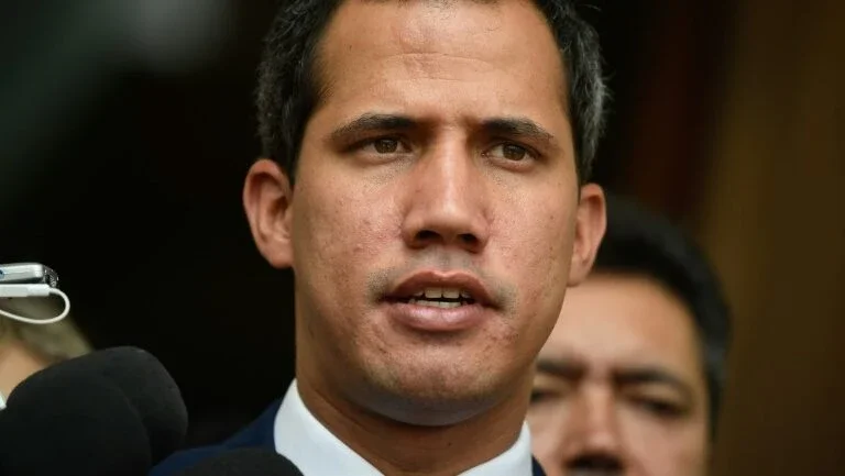 Guaidó acusa Maduro de usar atrito com Colômbia para 
