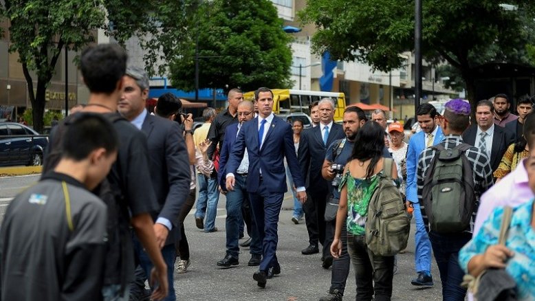 Guaidó chama de montagem novas fotos com paramilitares colombianos