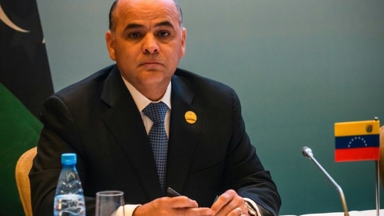Produção de petróleo da Venezuela cai a menos de 800.000 bpd em setembro