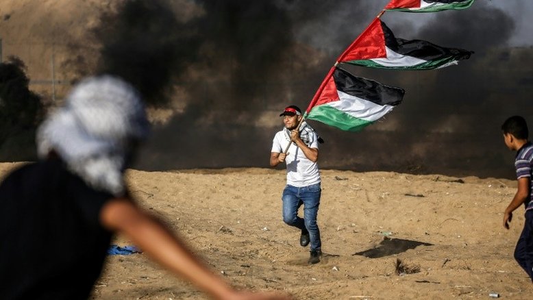 Palestino morre em distúrbios na fronteira com Gaza
